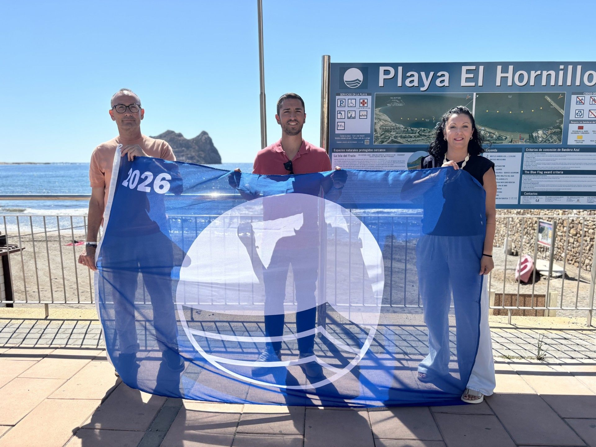 Las banderas azules ya ondean en las playas de la localidad