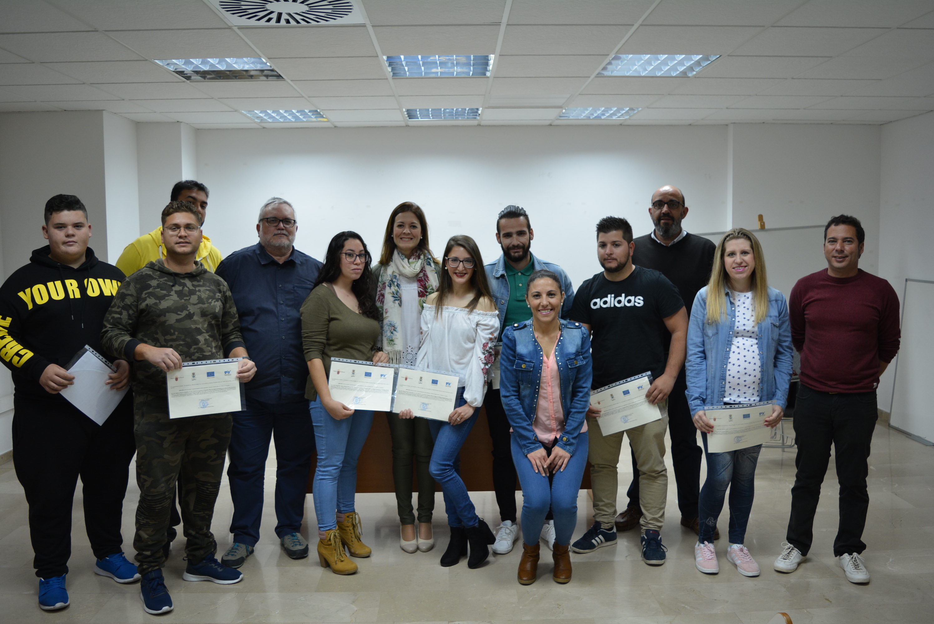 Diez jóvenes reciben el certificado de profesionalidad en instalación y mantenimiento de zonas verdes tras completar con éxito el PMEF Cinturón verde en el entorno de la circunvalación