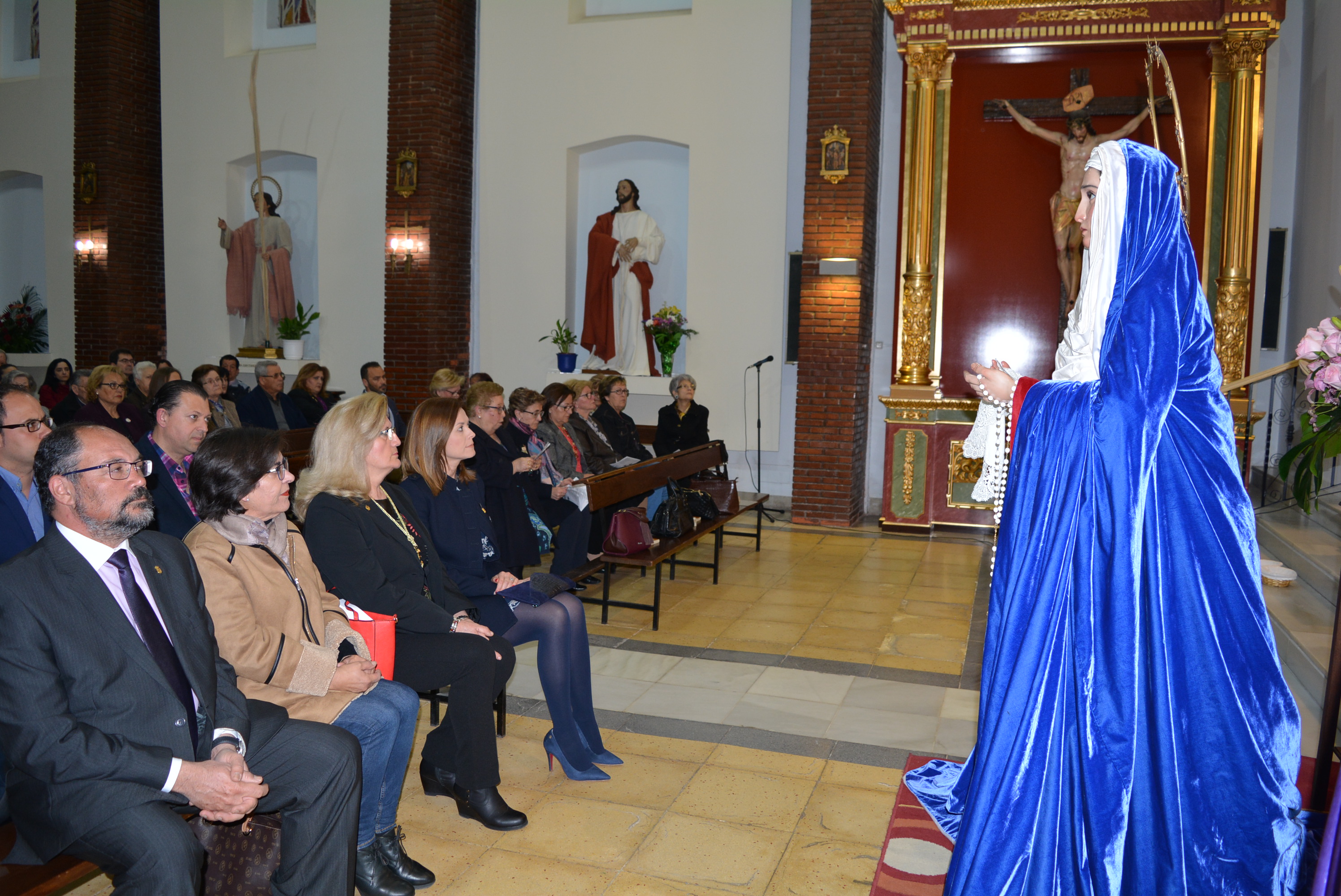 Los “moraos” bendicen el nuevo estandarte de la Cofradía