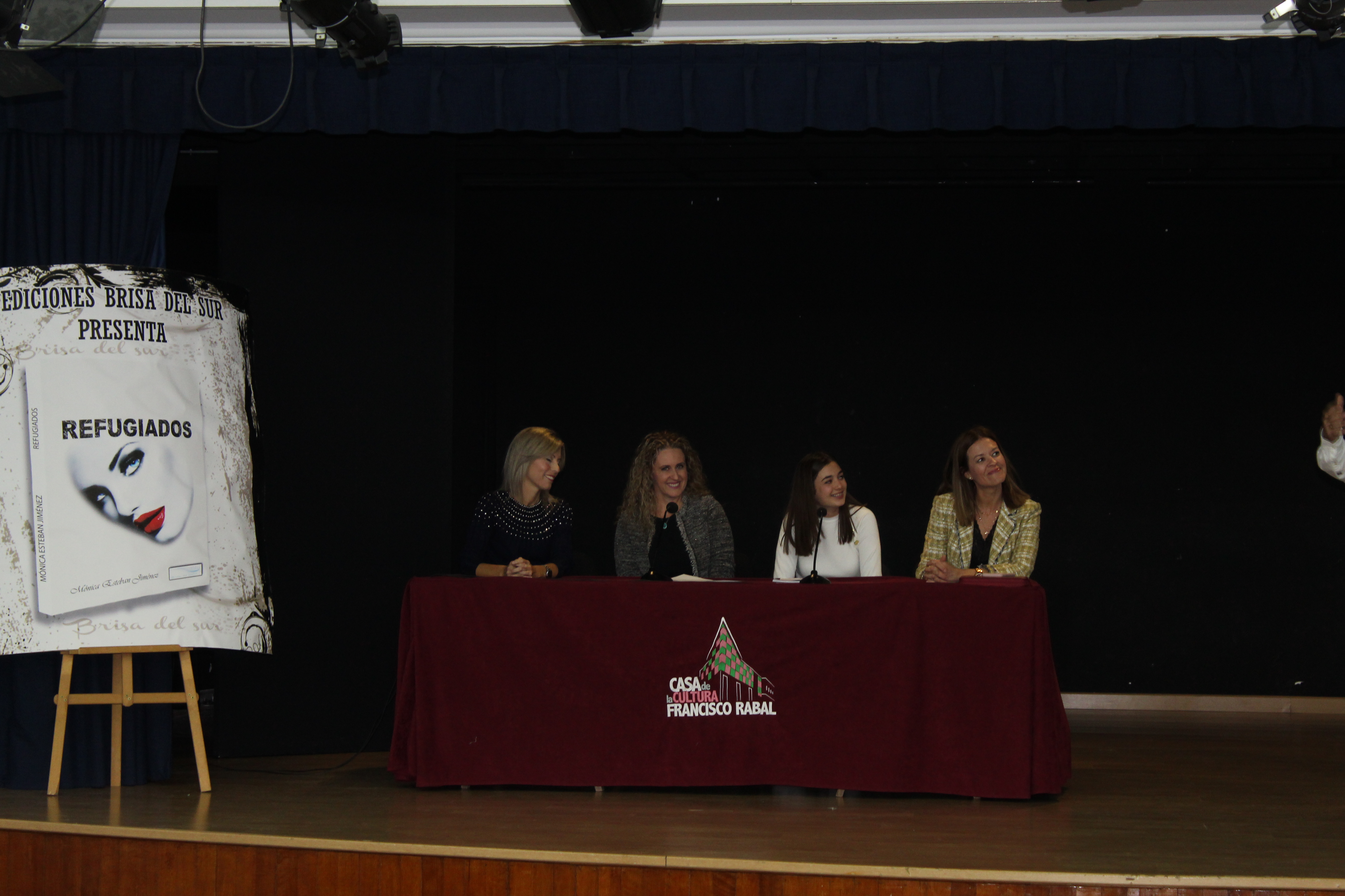 Mónica Esteban presenta en Águilas su novela Refugiados