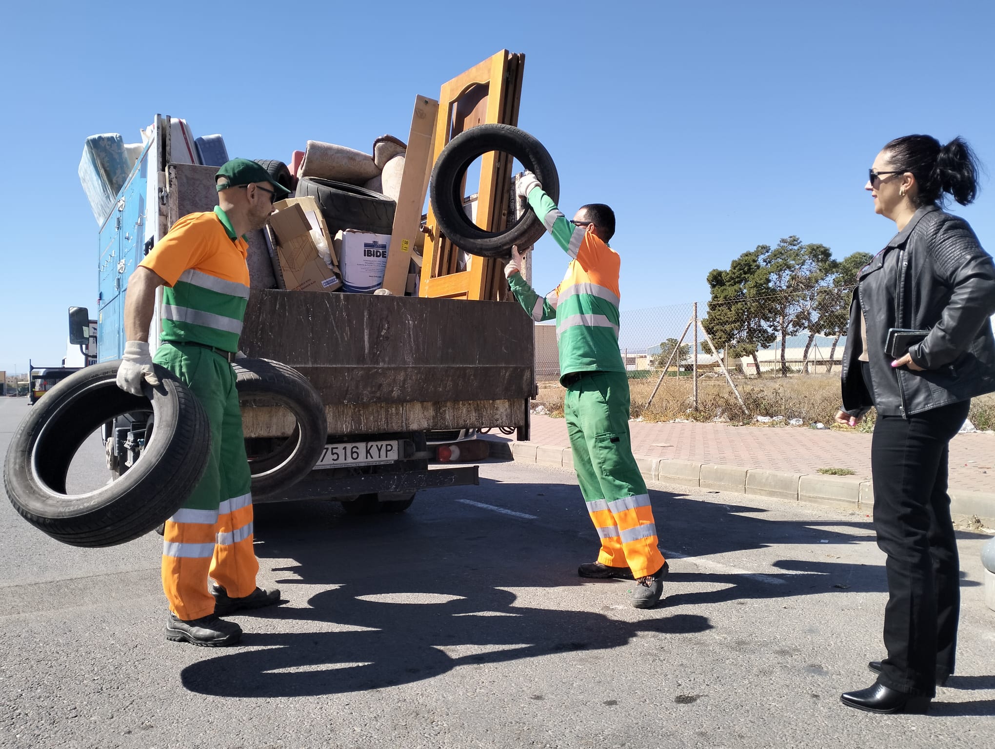 Los vertidos incontrolados siguen siendo el problema principal que afecta a la limpieza en el Polígono Industrial
