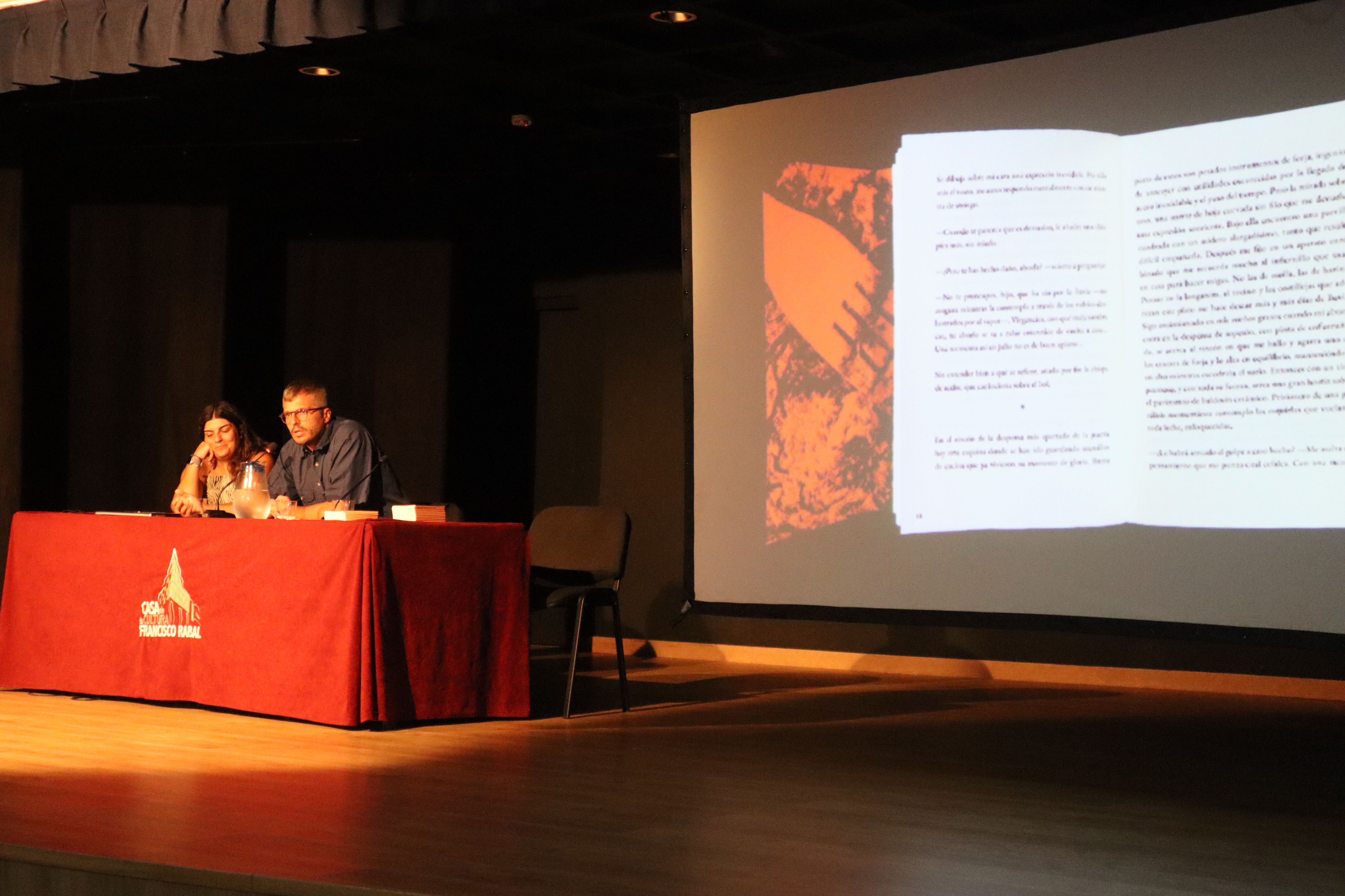 Miguel Parra presenta en Águilas “La paradoja del abuelo/Notas sobre el parricidio”