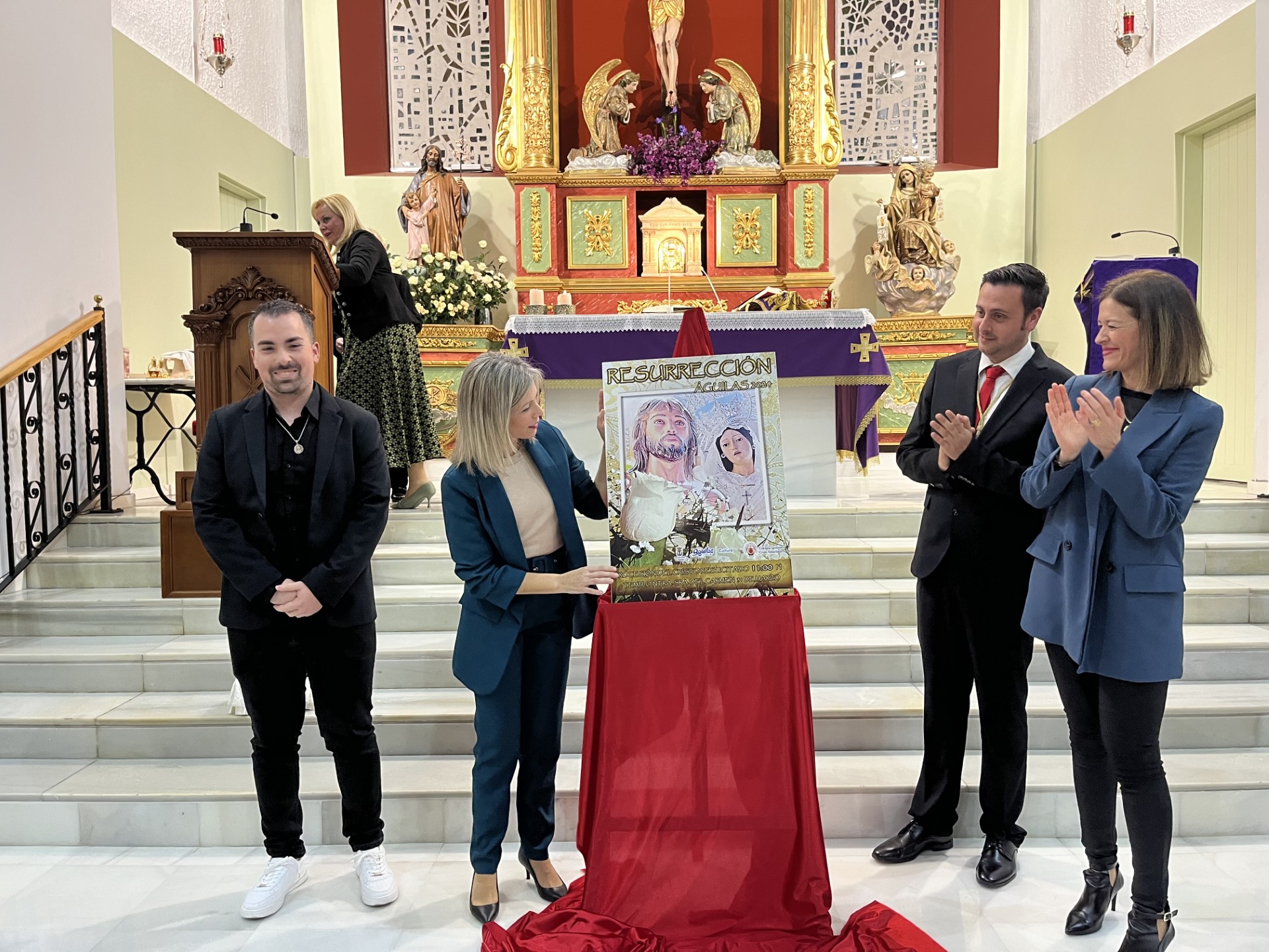 La Cofradía del Resucitado entrega sus distinciones en el transcurso de una misa cuaresmal