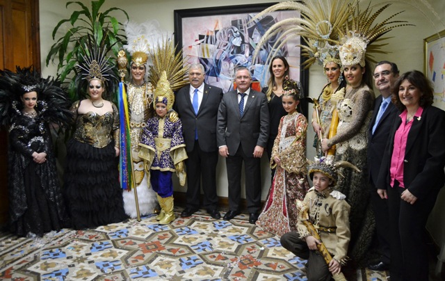 La baloncestista Amaya Valdemoro pregona el Carnaval de Águilas ante miles de personas