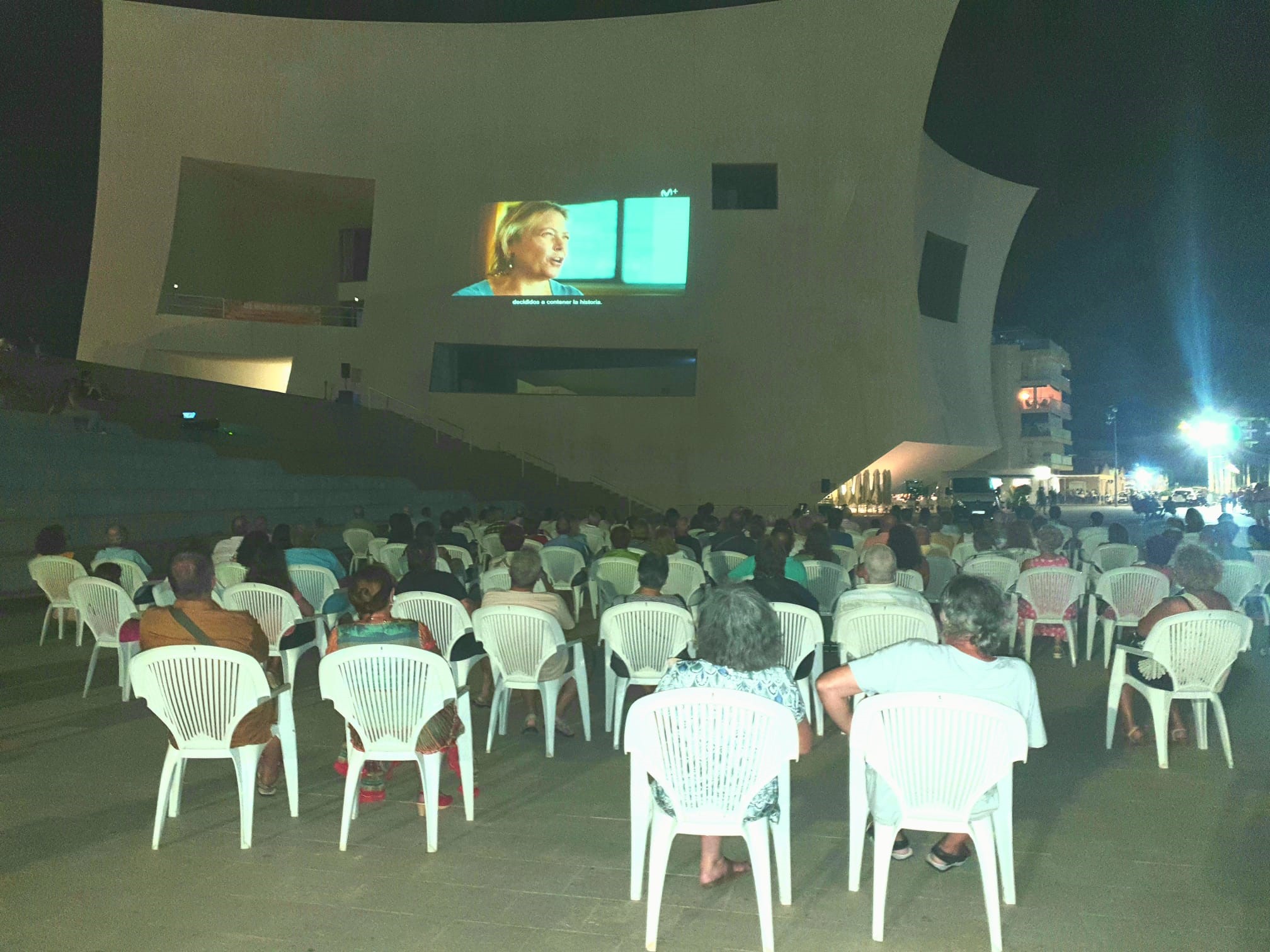 Gran acogida de la proyección de la serie documental “Palomares. Días de playa y plutonio” 