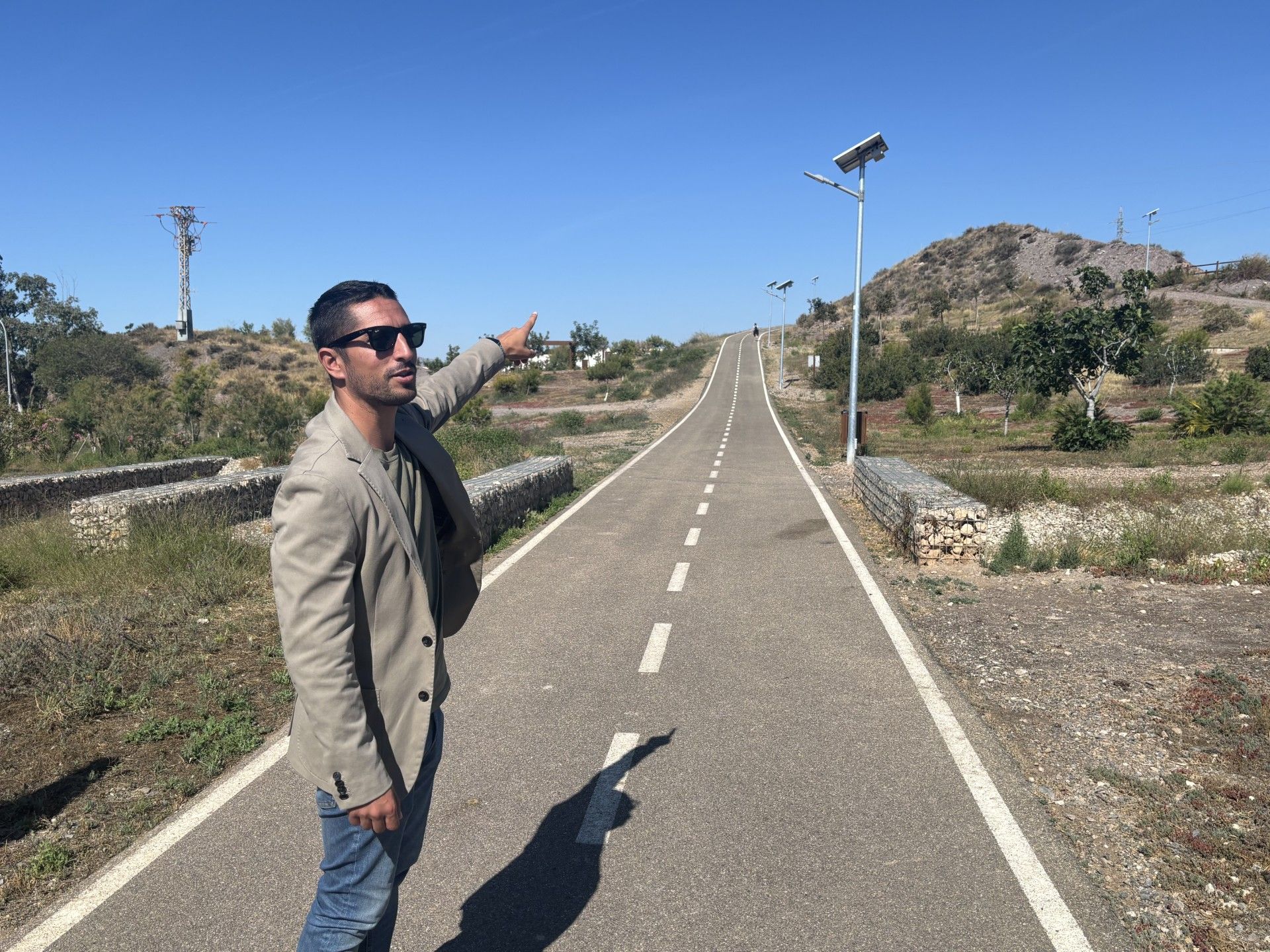 Águilas finaliza la instalación de farolas solares en espacios de turismo deportivo