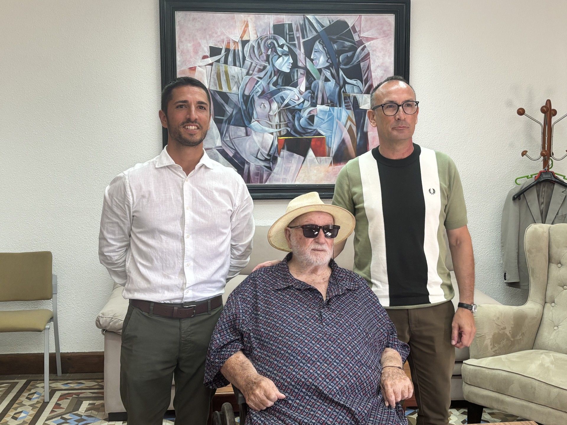 El Ayuntamiento de Águilas firma un convenio con el artista Manuel Coronado para ampliar su patrimonio artístico y crear la "Vía Coronado"