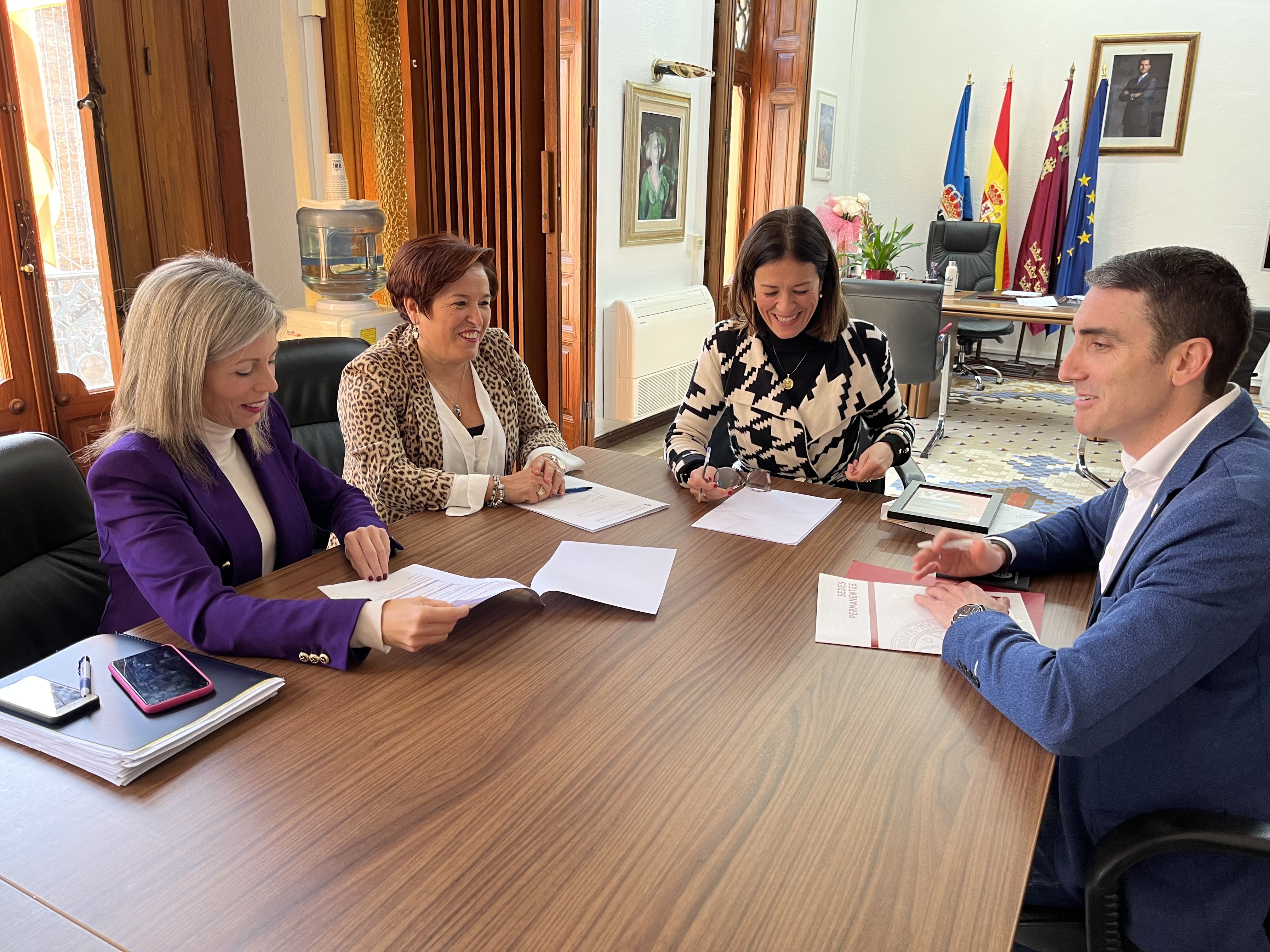 Reunión de planificación de los cursos de verano de la UMU en Águilas