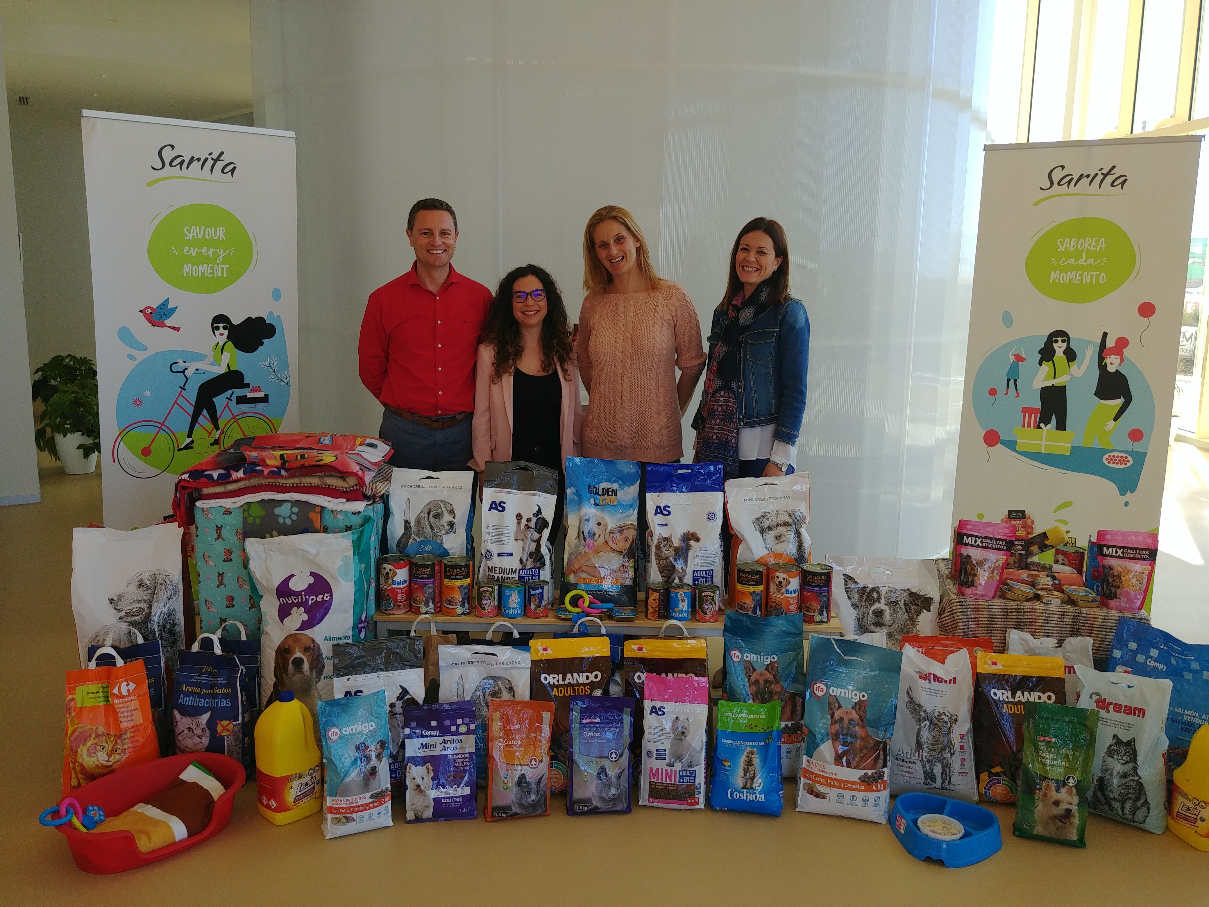 Looije entrega más de 150 kilos de pienso a Aguiproan