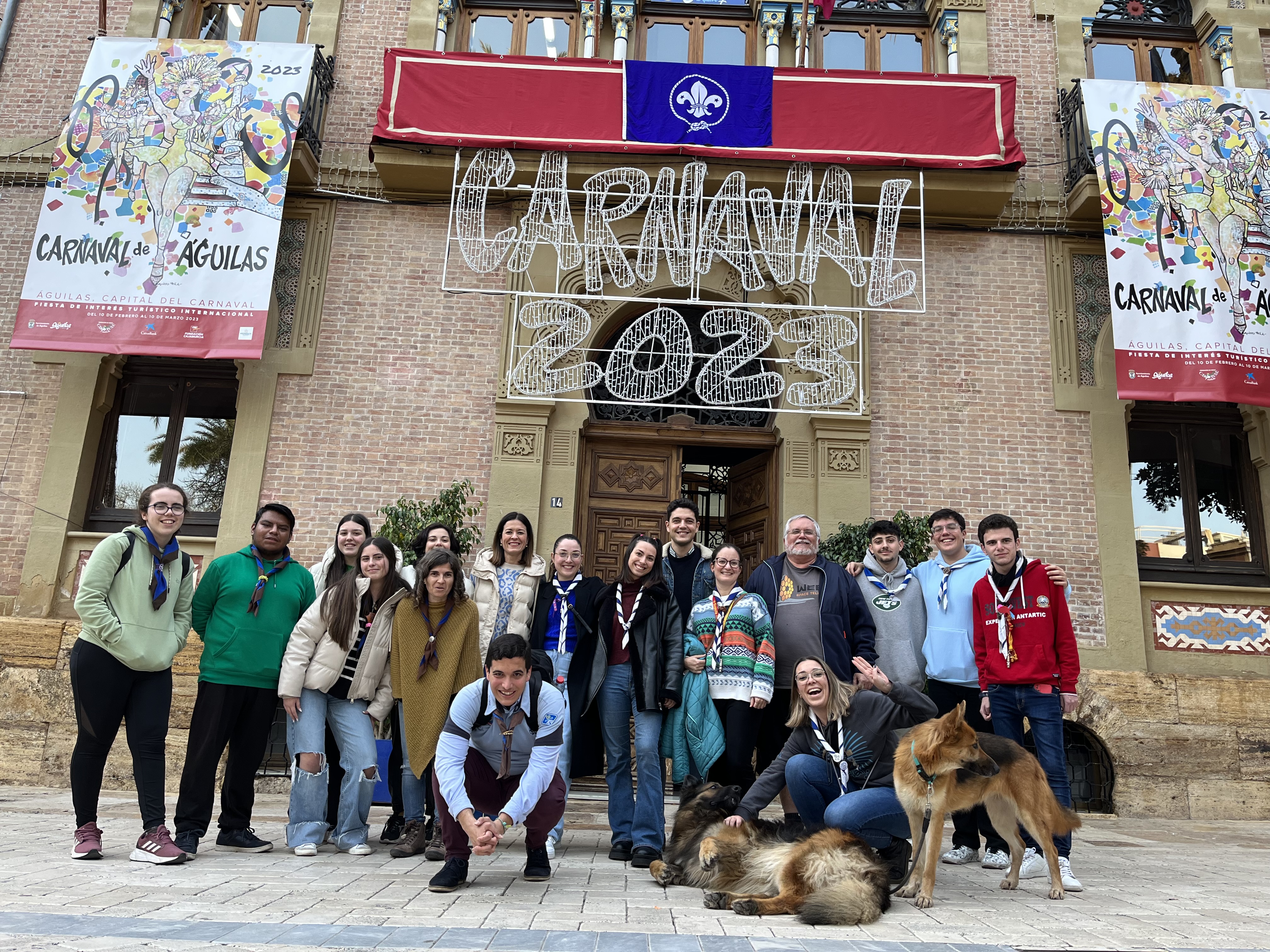 La bandera scout ondea en el Ayuntamiento en el Día Mundial del Pensamiento 