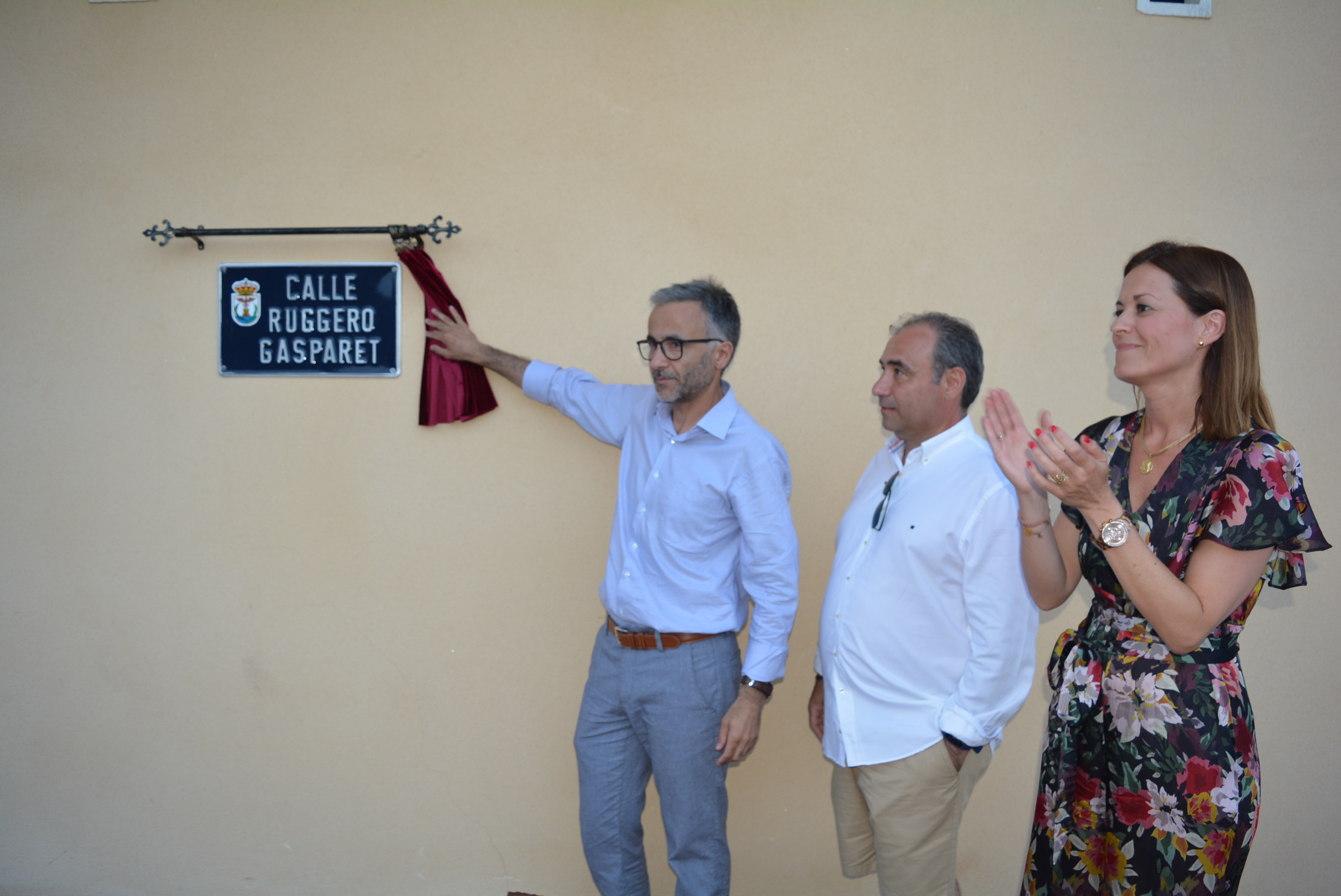 Dos calles de la urbanización Los Geráneos reciben los nombres de Ruggero Gasperet y Ángeles Romero