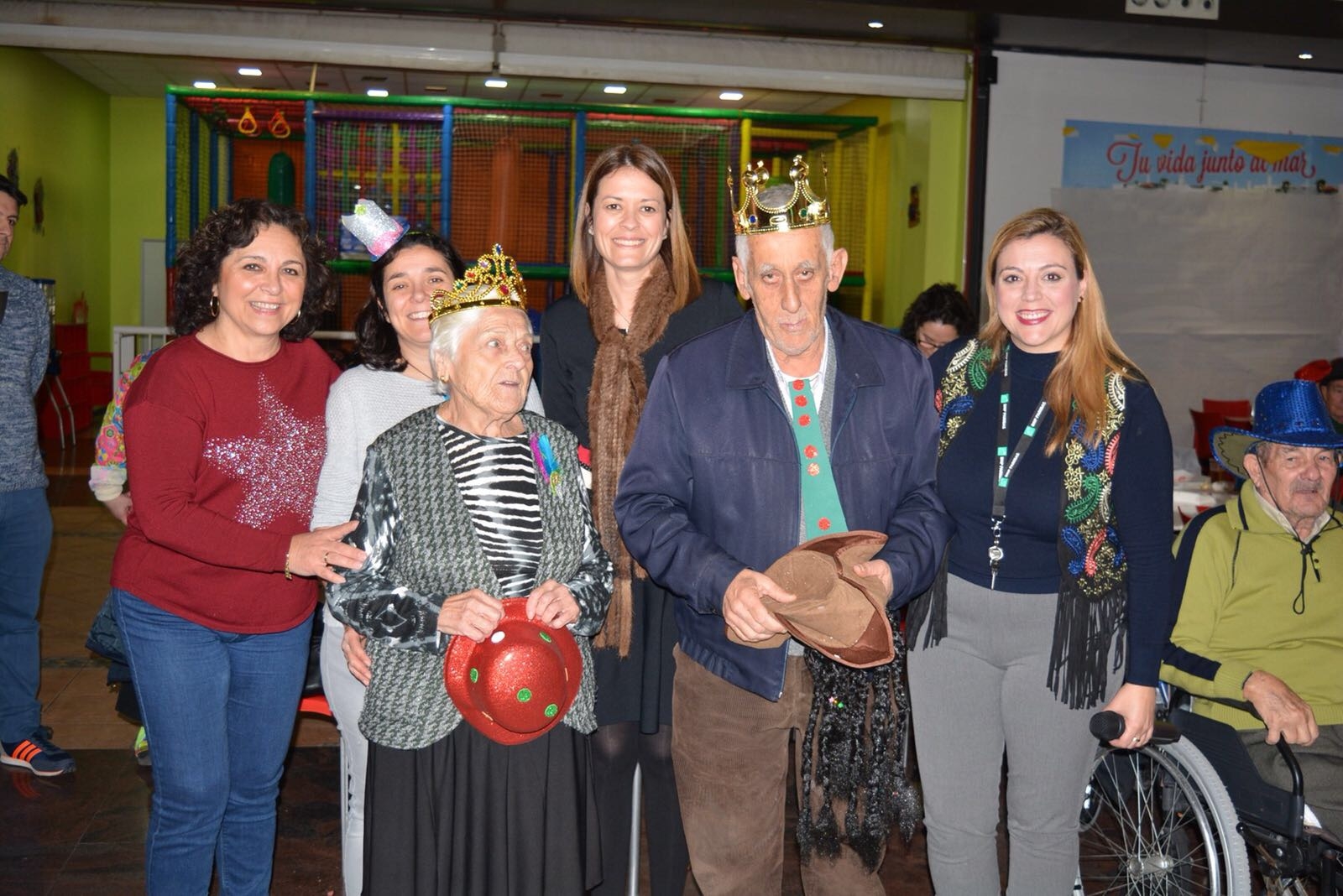 Afemac, Centro Ocupacional Urci, Alzheimer Águilas y las residencias de San Francisco y Ferroviarios participan en el Carnaval de los mayores en el Centro Comercial Águilas Plaza 