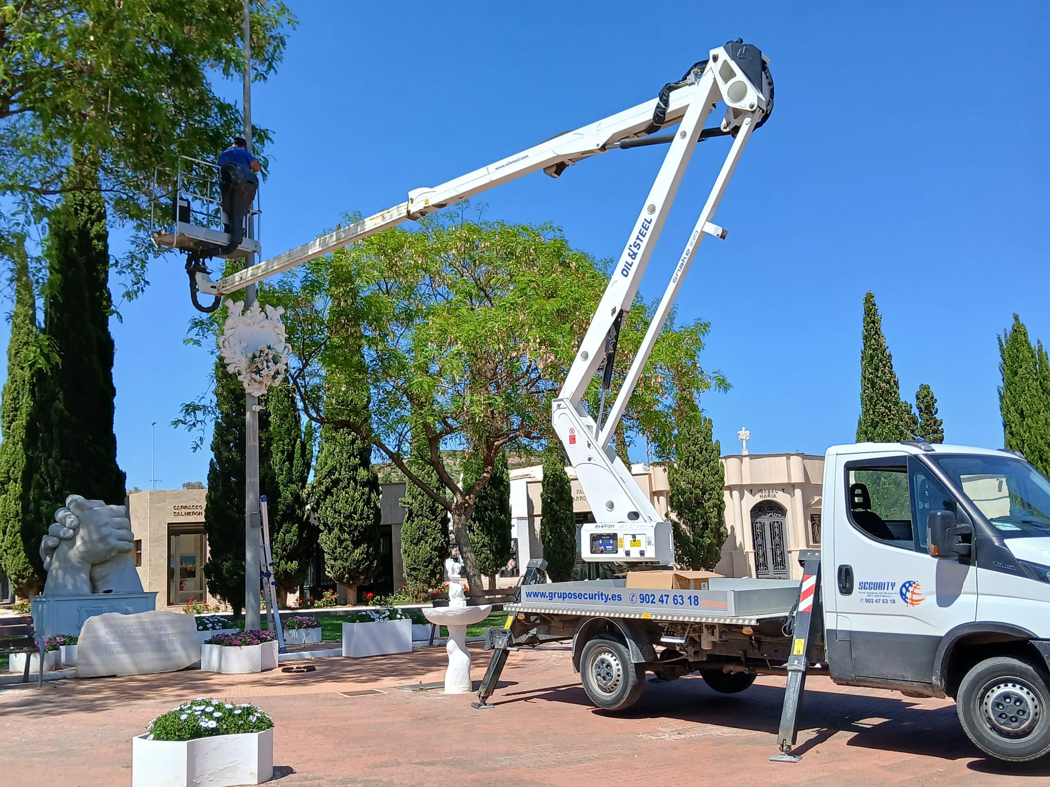 El Ayuntamiento amplia el sistema de videovigilancia instalado en el cementerio  