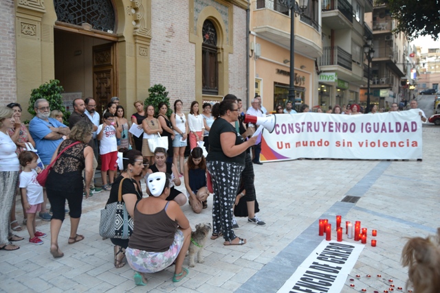Águilas grita ¡Basta ya! contra la violencia de género