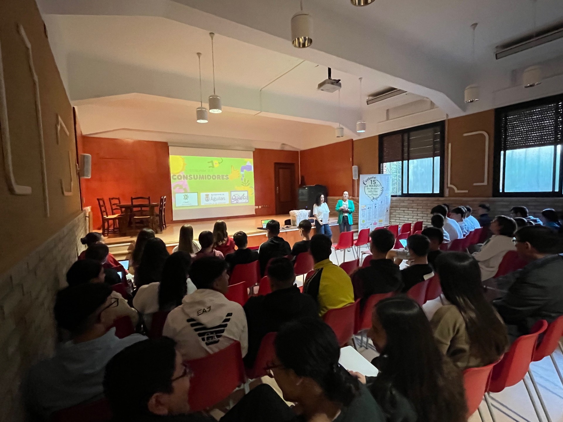 La edil Noelia Ruano participa en una charla divulgativa sobre consumo responsable