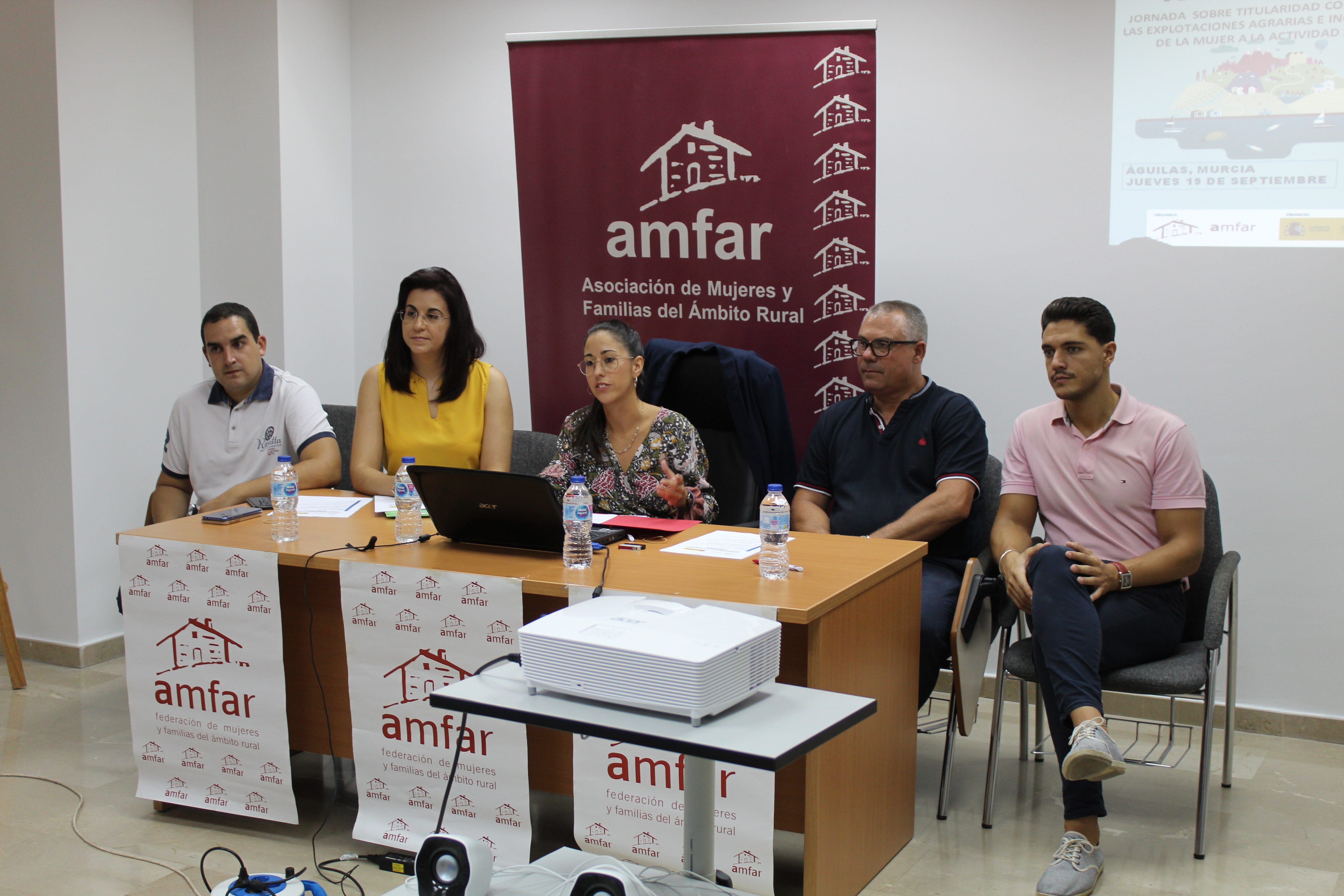 Jornada dirigida a la mujer en la actividad agraria ofrece información sobre titularidad compartida en explotaciones agrarias y subvenciones dirigidas a mujeres jóvenes del sector